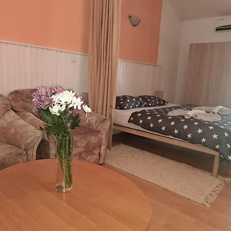 Vanda アパート ポレッチ